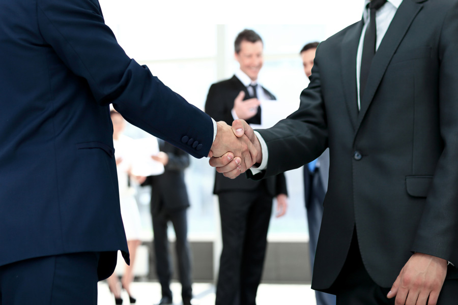 如果客戶與上海律師就收費問題存在爭議，通常應如何解決？