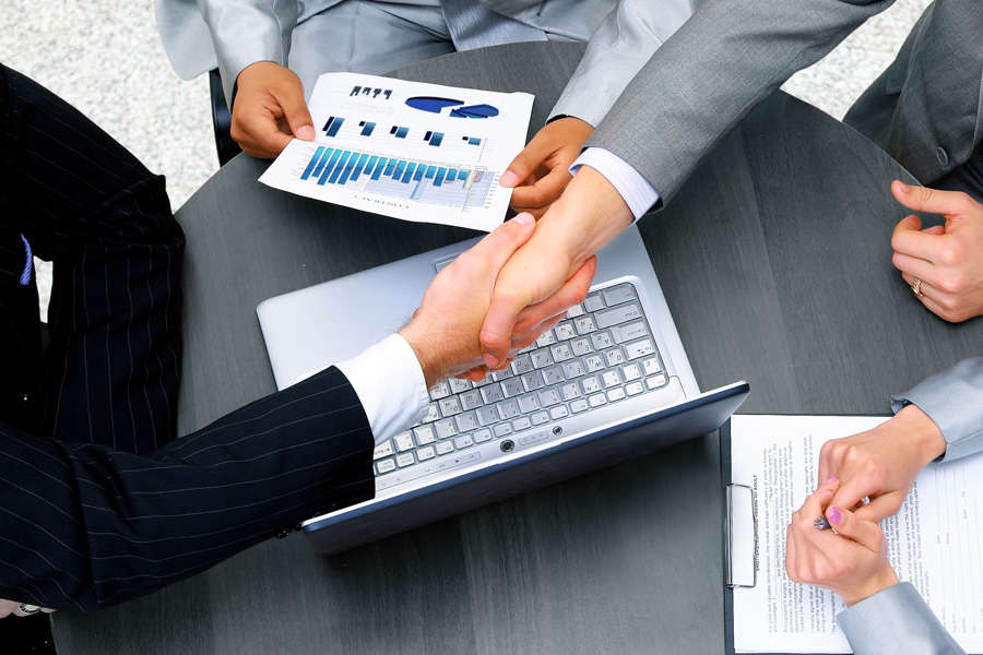 如果客戶對上海律師的收費不滿意，有哪些途徑可以投訴或尋求法律援助？