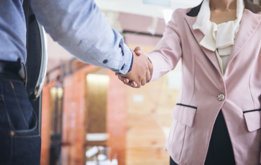 閔行勞動仲裁律師解析：企業(yè)重組中勞動者權(quán)益保障與糾紛處理