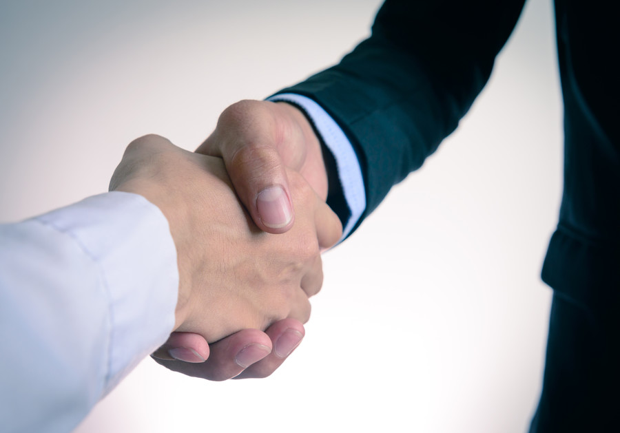 上海合同審查律師視角下合同簽個人名字的有效性探討