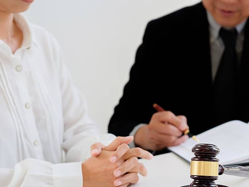 崇明律師事務所的法庭應對策略：處理突發狀況的技巧與經驗